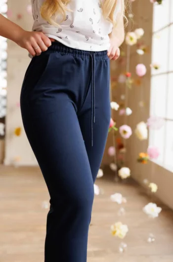 Pantaloni femei