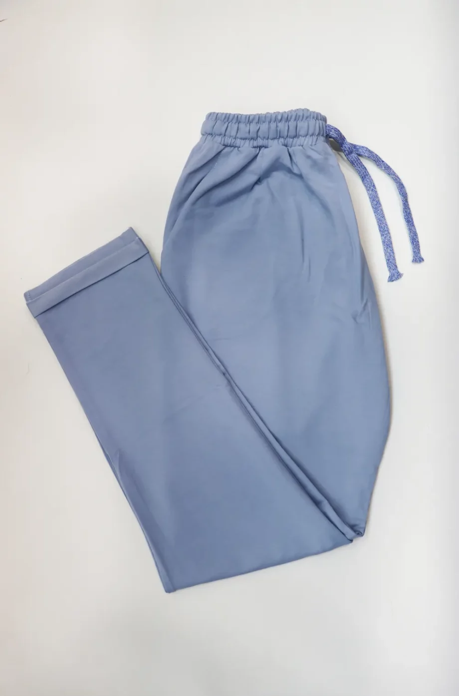 Pantaloni femei